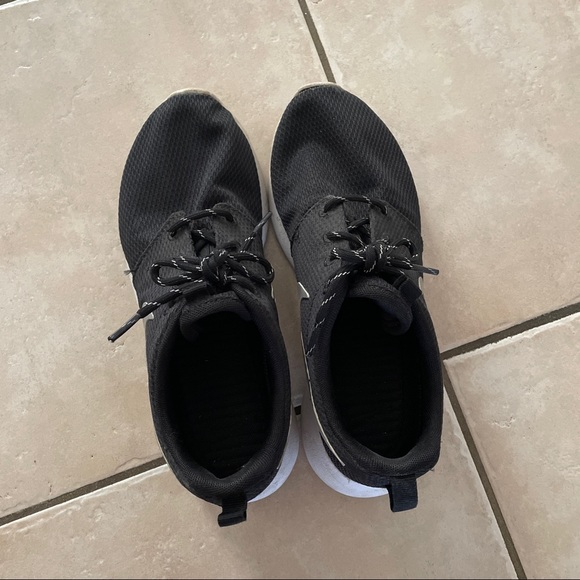 Nike Roshe runs size 7 - Picture 4 of 5